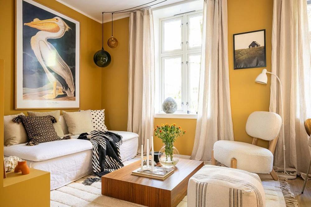 Fantastic In Old Apartment Warschau